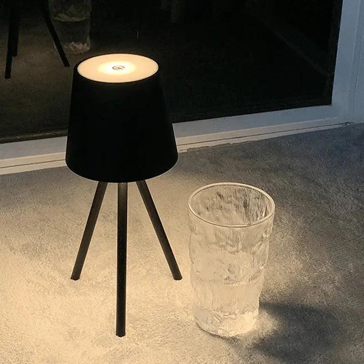 Skanto | LumaStand - Elegant Stativ Bordlampe