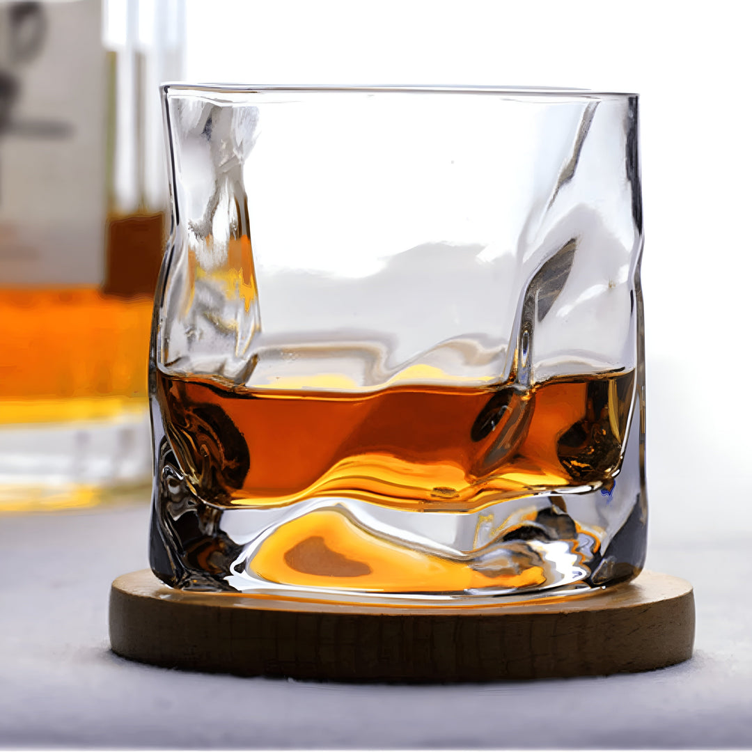 Whiskyglass i Edo Kiriko-stil – håndskåret med et unikt krølledesign