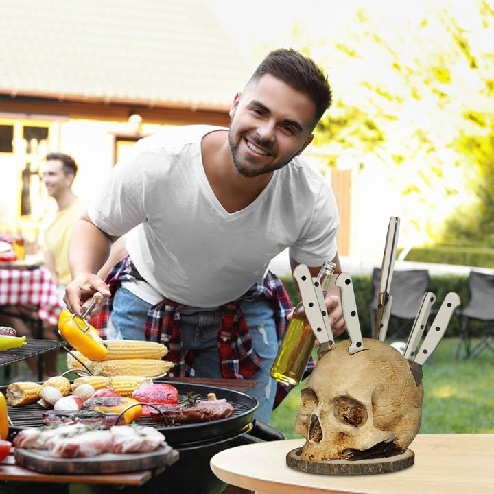 Skanto | Gothic Skull Knife Holder – Decorative Resin Kitchen Organizer