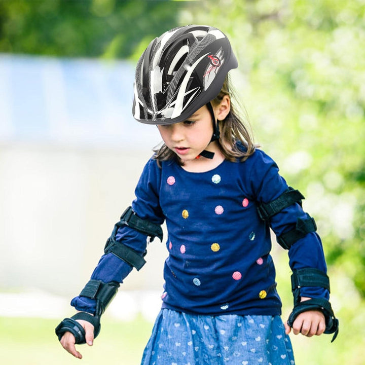 Skanto | Barne sikkerhetshjelm for sykling, skating, scooter og balance bike – Tegneserie design
