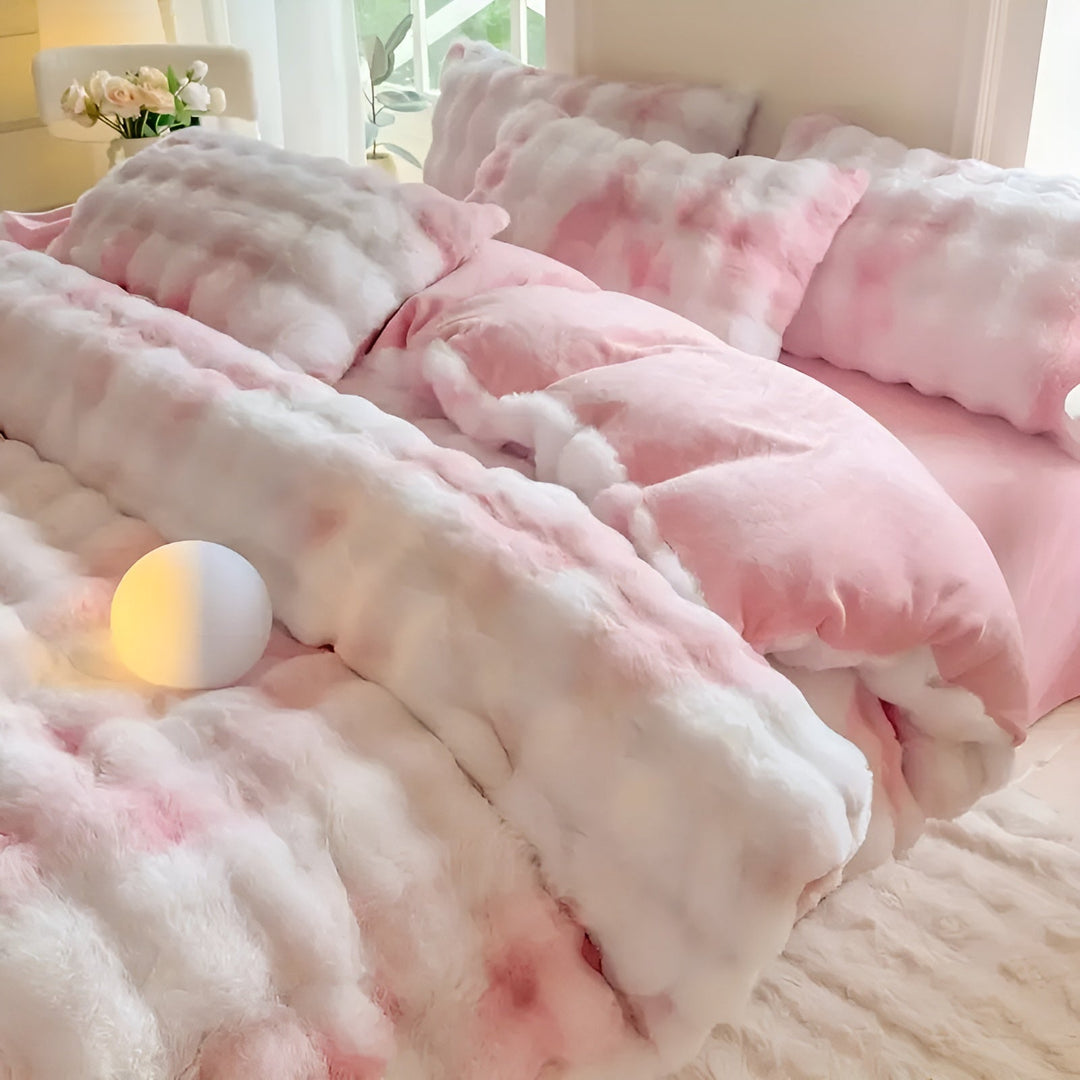 Koselig sengetøysett i plysj – varmt og mykt for høst og vinter | ReversiSkantoe-design laget av kaninpels og melkefløyel
