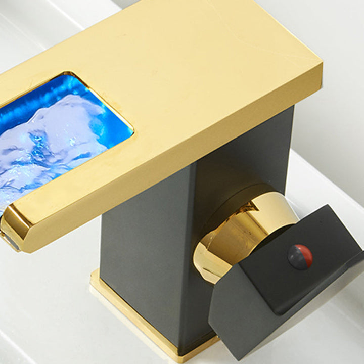 Skanto | Moderne vannfall tut baderom vask med LED messing baderom vask