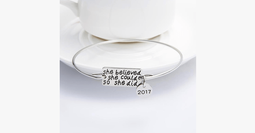 Skanto | Hun trodde hun kunne, så hun gjorde det armbånd med 2017 charm