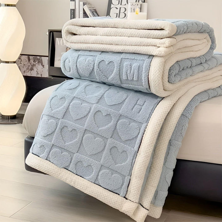 CoralDream Teppe - Varm Fleece Vinterteppe med Dobbeltsidig Hjerte- og Bokstavdesign | Skanto