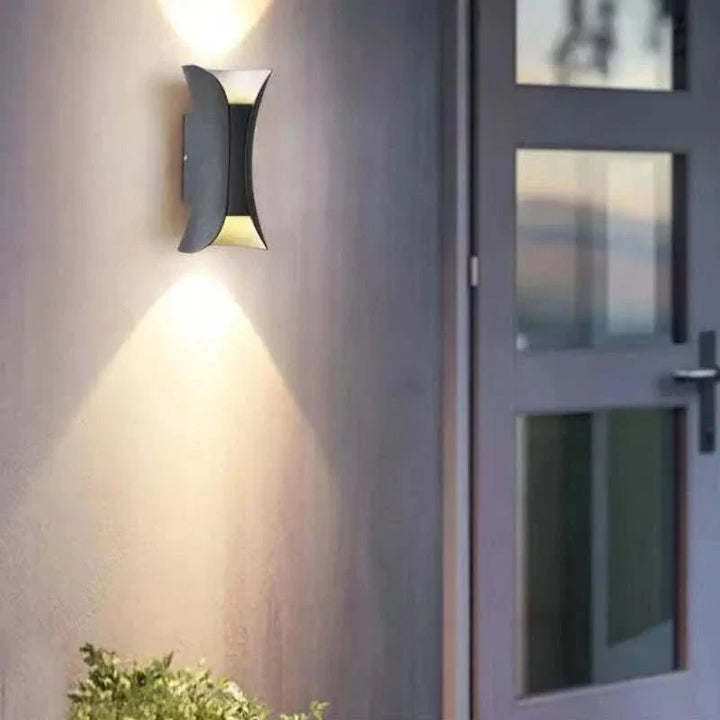 Skanto | Værbestandig vegglampe med IP65 beskyttelse