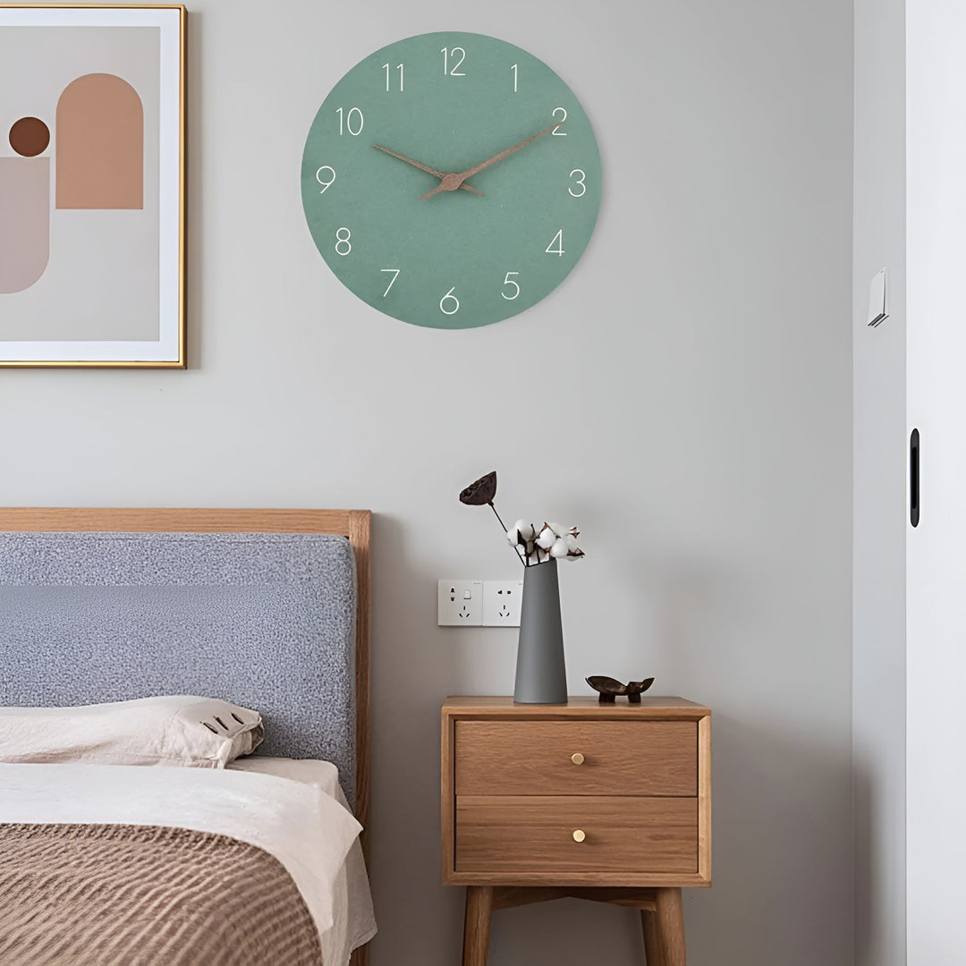 Veggklokke i tre – minimalistisk design for moderne livsstil