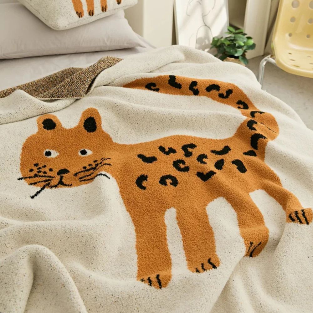 Skanto | Wild Paws Cozy Blanket