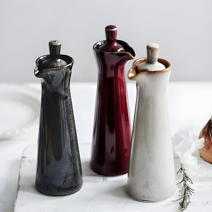 Olje- og krydderflaske laget av keramikk – Stilig og aroma-bevarende | Perfekt for kjøkken og spisebord | Skanto