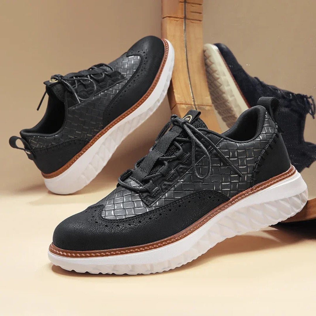 Vevde skinnsneakers med brogue-detaljer og kontrastsåle