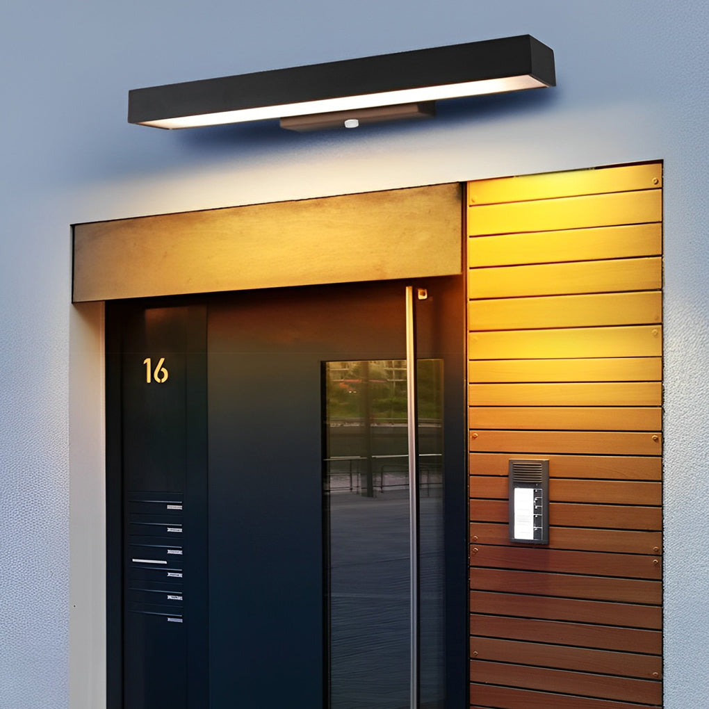 Moderne LED-vegglampe med bevegelsessensor og svart hus