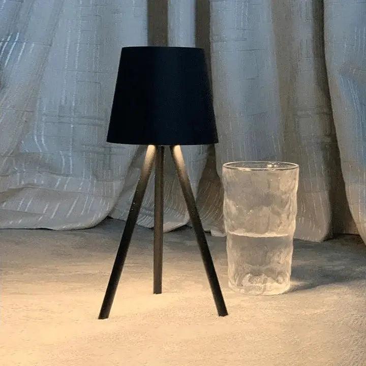 Skanto | LumaStand - Elegant Stativ Bordlampe