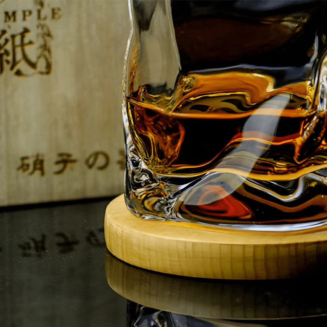 Whiskyglass i Edo Kiriko-stil – håndskåret med et unikt krølledesign