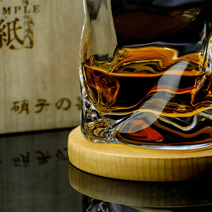 Whiskyglass i Edo Kiriko-stil – håndskåret med et unikt krølledesign