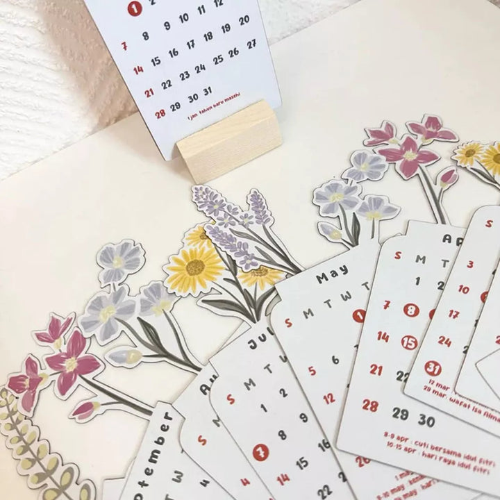 Skanto | 2025 Bloomy Flowers Skrivebords kalender Dekorativ & Funksjonell Planlegger