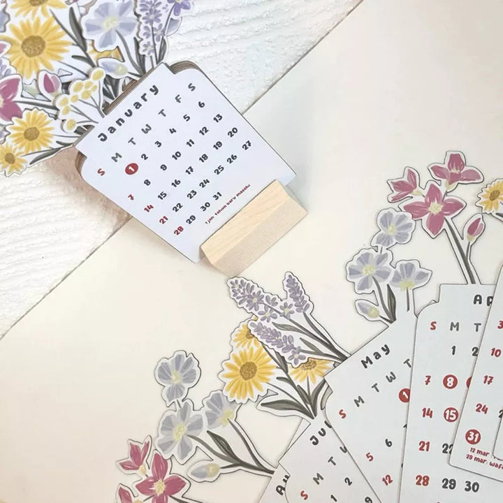 Skanto | 2025 Bloomy Flowers Skrivebords kalender Dekorativ & Funksjonell Planlegger