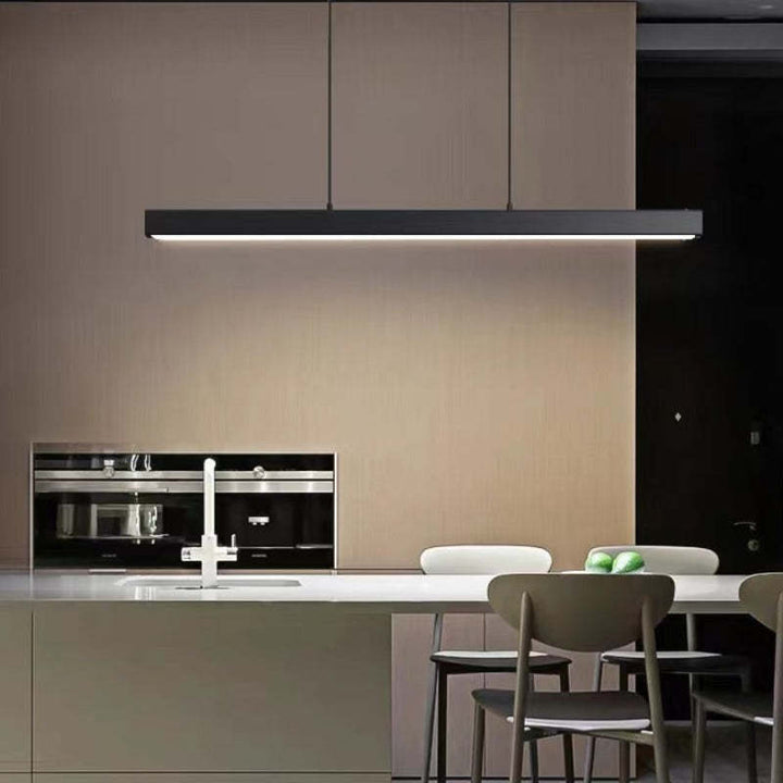 Skanto | Moderne LED Taklampe – Industriell Stil med Skinndetaljer