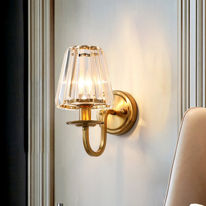 Moderne Kjegle Vegglampe 1 Hode K9 Krystall Vegglysestake i Gull med Buearm | Skanto