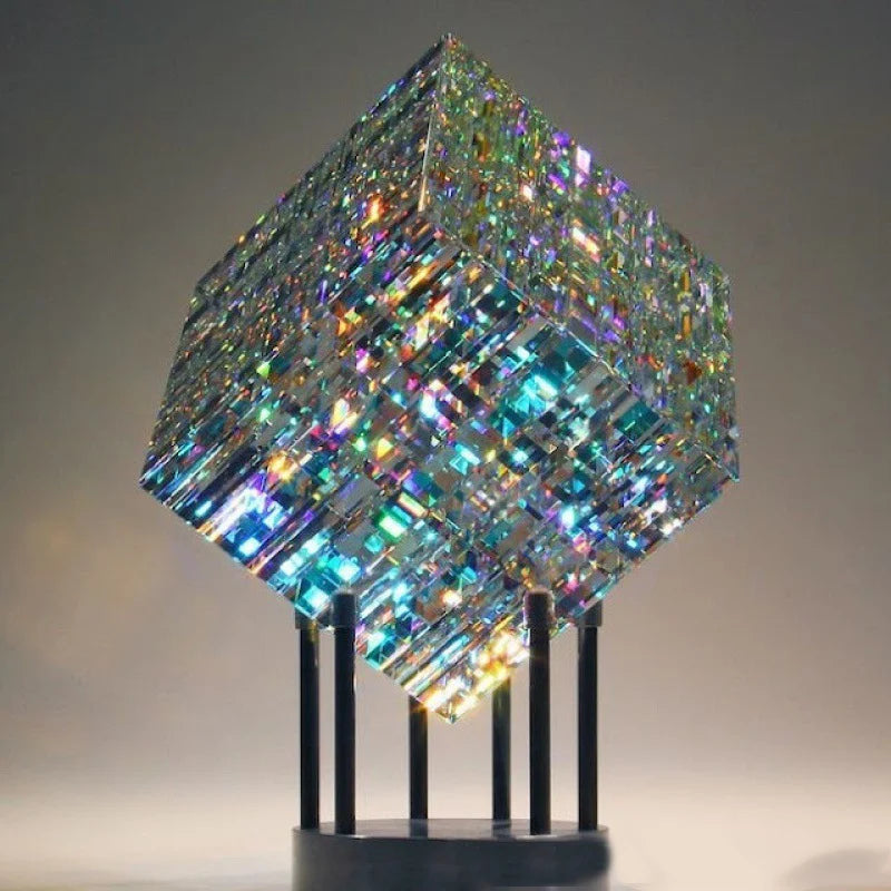 Skanto | Artwork - ChromaticCube - Rainbow Refraction - Fortryllende Moderne Dekor