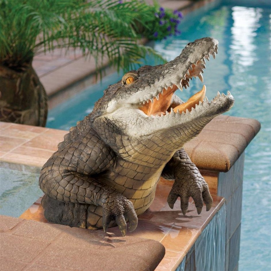 Skanto | Hage Swamp Gator Statue