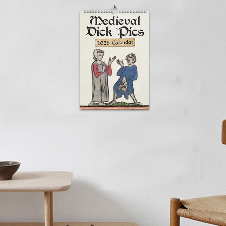 Skanto | Morsom Middelaldersk Veggkalender 2025 – Humor & Kunst