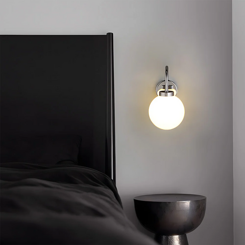 Skanto | Vegglampe med glasskule