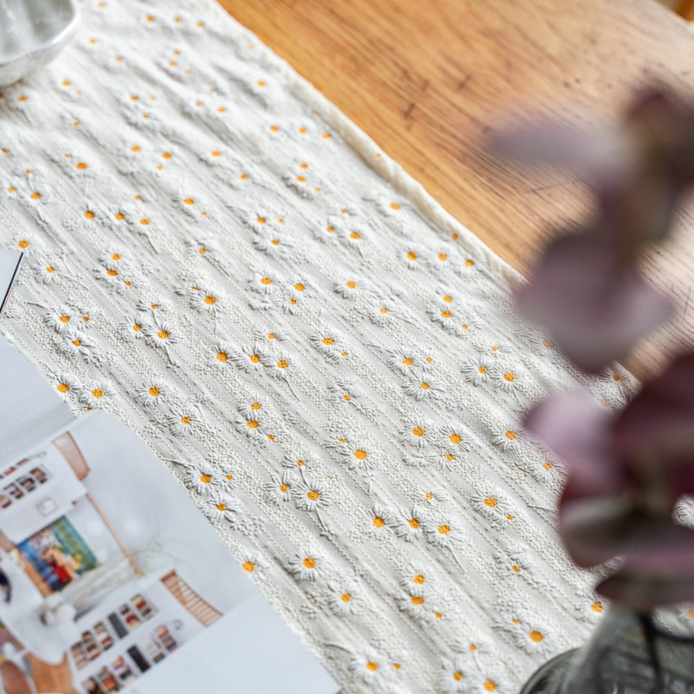 Skanto | Lekfull Daisy Brodert Boho Bordløper