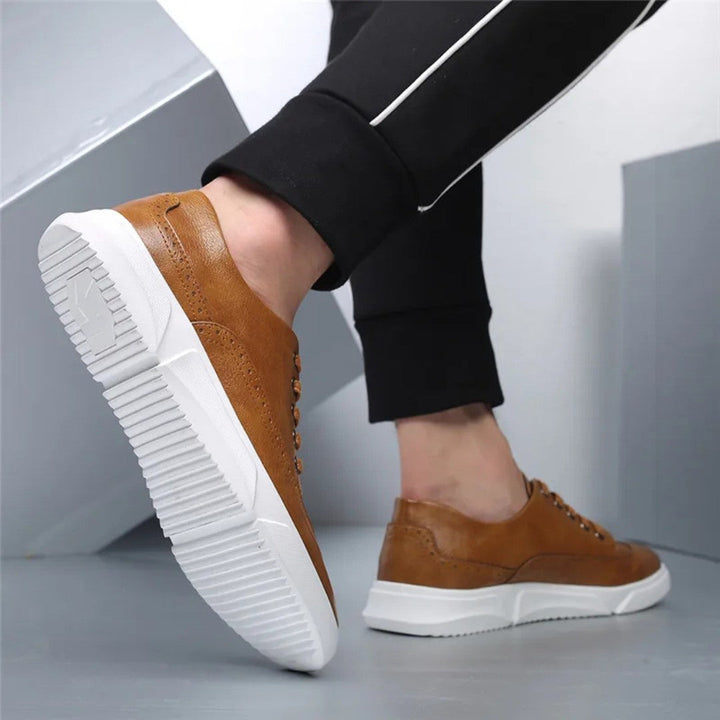 Brogue-sneakers i skinn med gummisåle