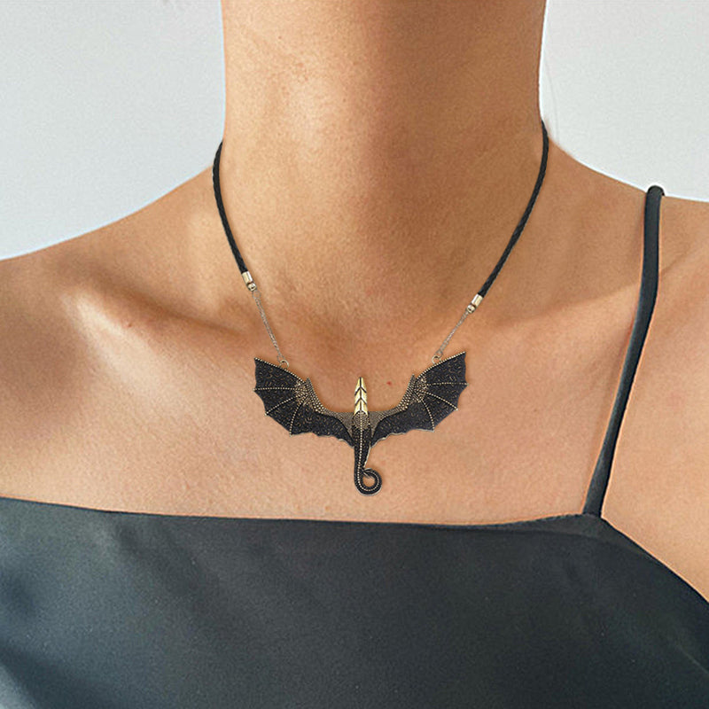 Skanto | Flying Dragons Necklace