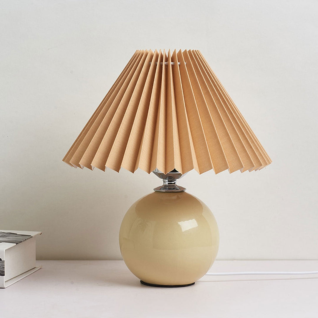 Skanto | Nordisk minimalistisk 1-lampe bordlampe laget av keramikk med folder
