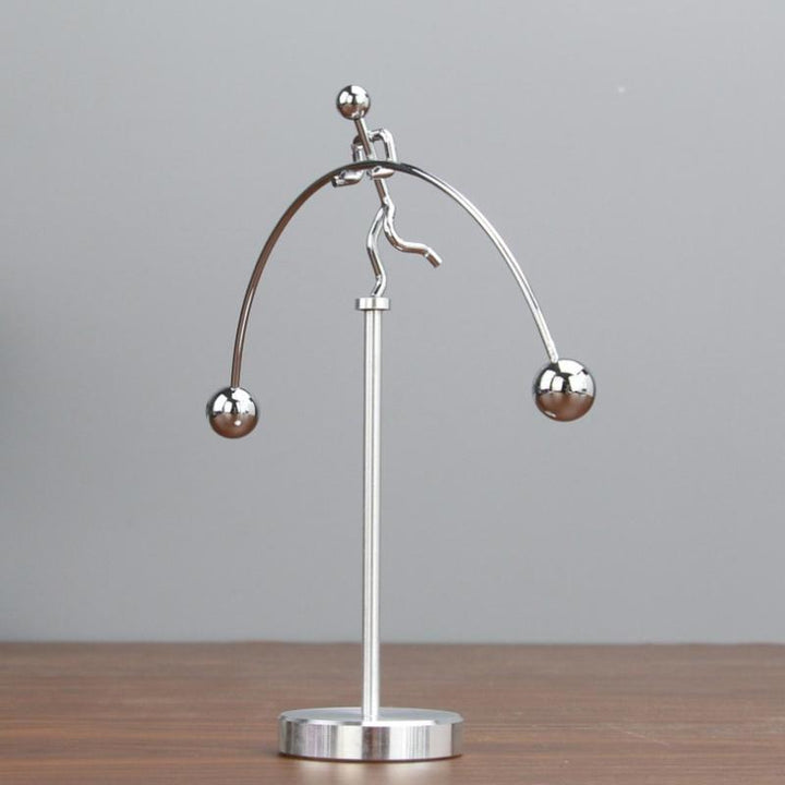 Jern Roterende Balanserende Mann Pendel Ornament for Meditasjon, Underholdning, Deor | Skanto