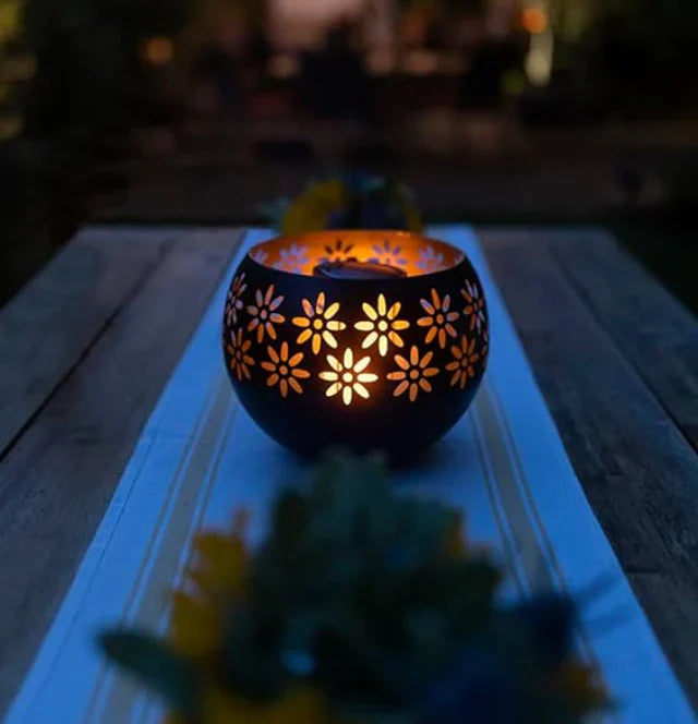 Skanto | Blomster mønster stearinlyslampe - FloraGlow