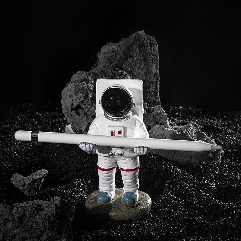 Støtte for mobiltelefon eller penn i astronautdekorasjoner | Skanto