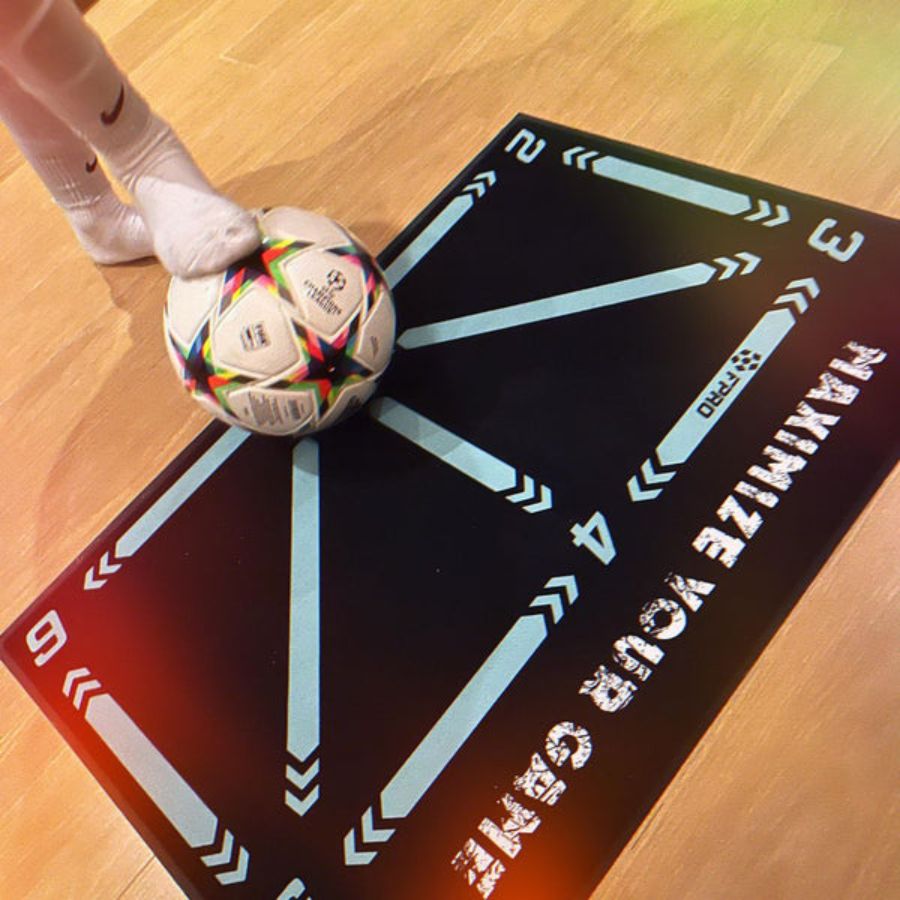 Skanto | Fotball Pro Treningsmatte | Anti-Sklipp, 2x2m Plass for Ferdighetsforbedring og Hjemmetrening