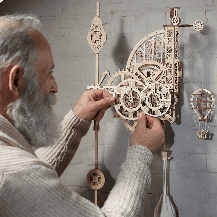 Aero Veggklokke med Pendulum Skanto