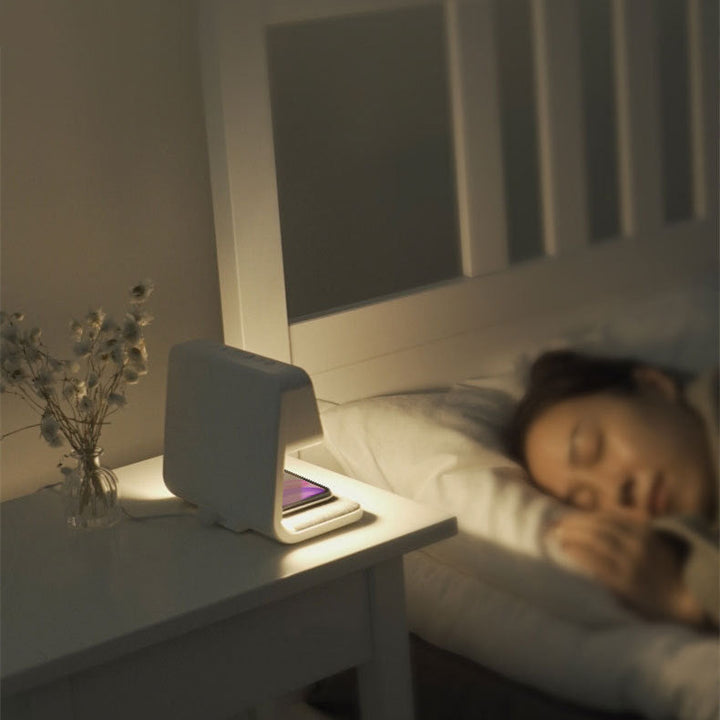 3-i-1 Nattbordlampe Lader Klokke | Skanto