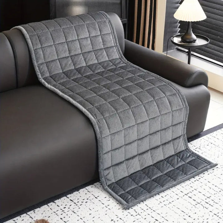 LuxeShield Quiltmatte — Transformér sofaen din til en feilfri oase av komfort og beskyttelse | Skanto