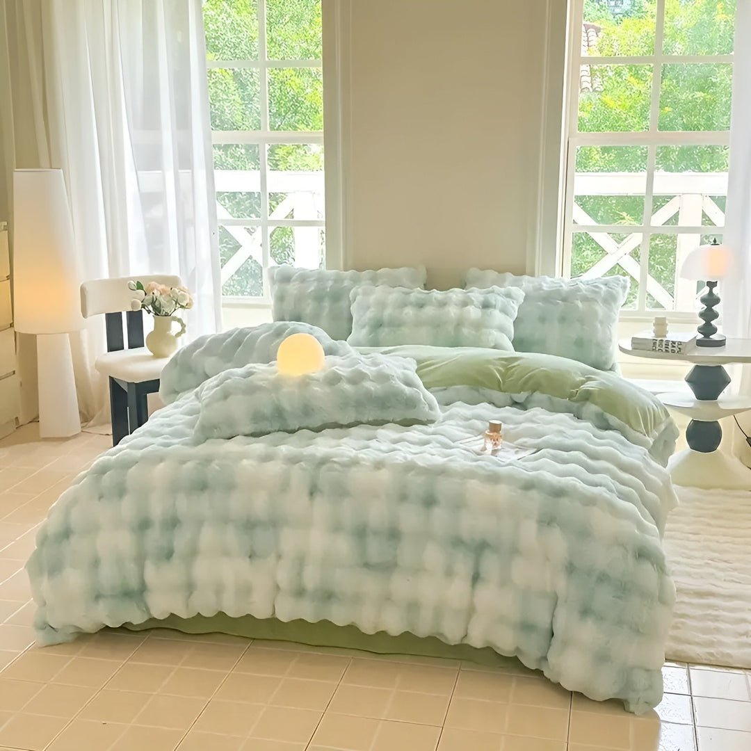 Koselig sengetøysett i plysj – varmt og mykt for høst og vinter | ReversiSkantoe-design laget av kaninpels og melkefløyel