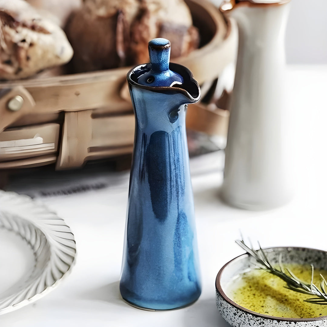 Olje- og krydderflaske laget av keramikk – Stilig og aroma-bevarende | Perfekt for kjøkken og spisebord | Skanto