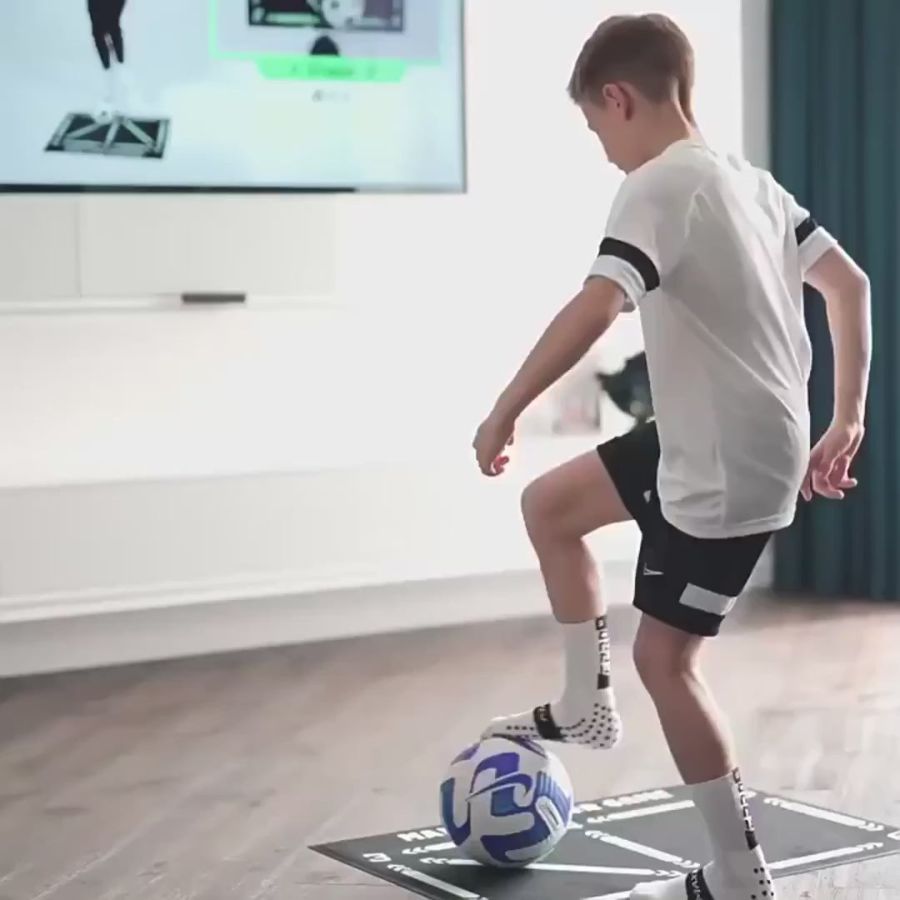 Skanto | Fotball Pro Treningsmatte | Anti-Sklipp, 2x2m Plass for Ferdighetsforbedring og Hjemmetrening