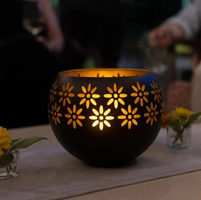 Skanto | Blomster mønster stearinlyslampe - FloraGlow
