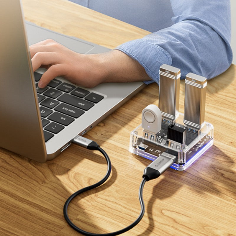 Skanto | Transparent Minimalist 4-Port USB 3.0 Utvidelsesdokk