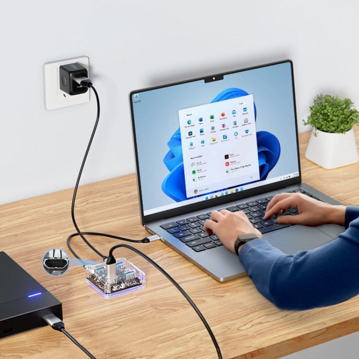 Skanto | Transparent Minimalist 4-Port USB 3.0 Utvidelsesdokk