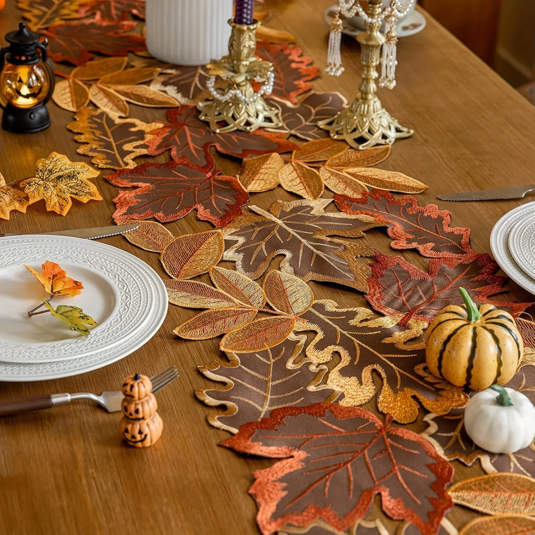 Skanto | HarvestLeaf Bordløper | Brodert Lønnblad Design | Høstdekor i Landlig Stil