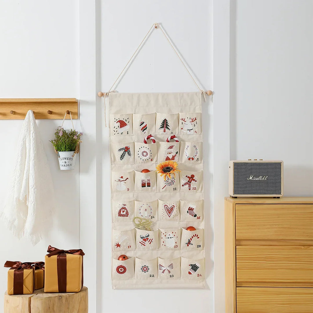 Skanto | Julekalender med 24 lerretsposer for barn – Hengende juledekorasjon i multicolor