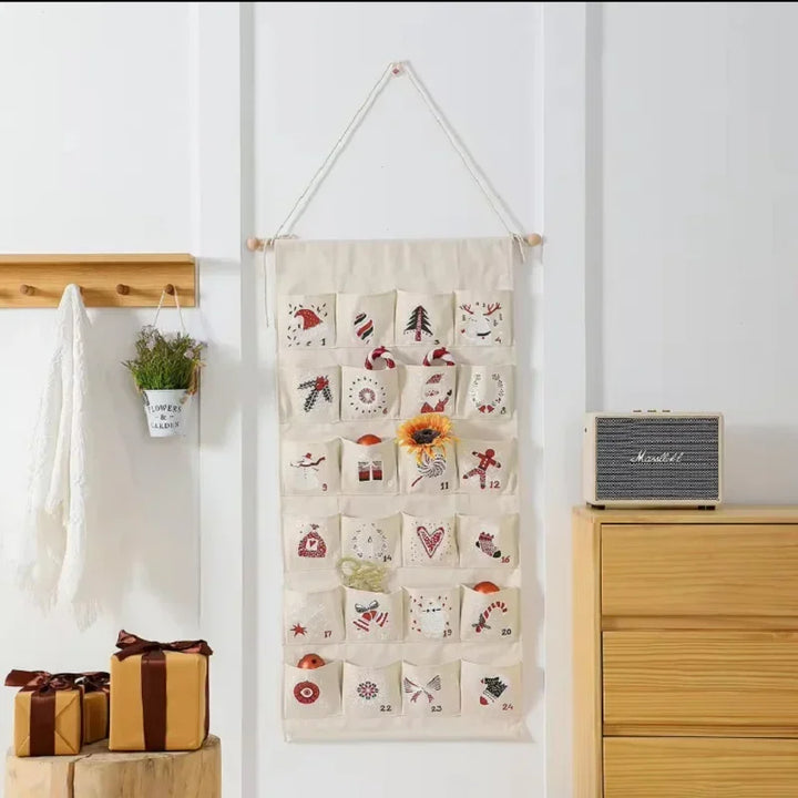 Skanto | Julekalender med 24 lerretsposer for barn – Hengende juledekorasjon i multicolor