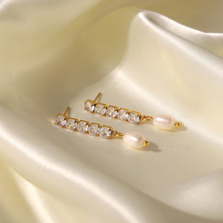 Skanto | 18k Delikat Diamant Frynse Perle Dangle Øredobber