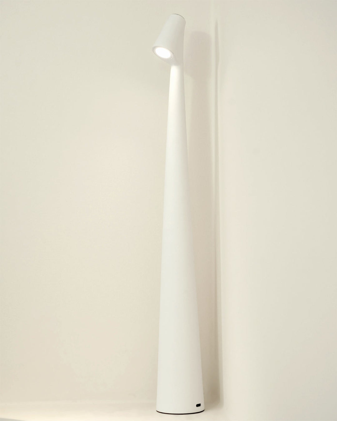 Skanto | EcoLight – Energieffektiv oppladbar skrivebordslampe