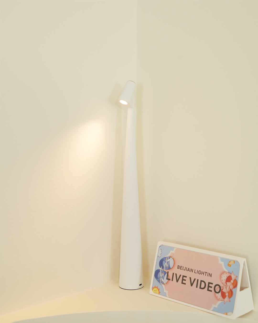 Skanto | EcoLight – Energieffektiv oppladbar skrivebordslampe