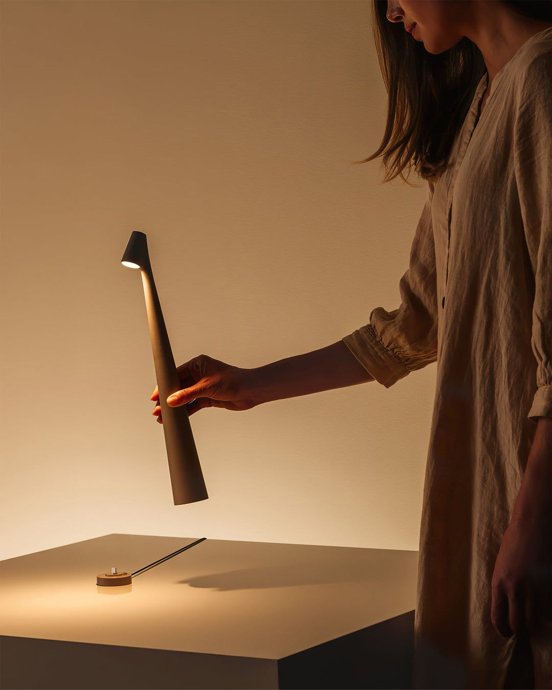 Skanto | EcoLight – Energieffektiv oppladbar skrivebordslampe