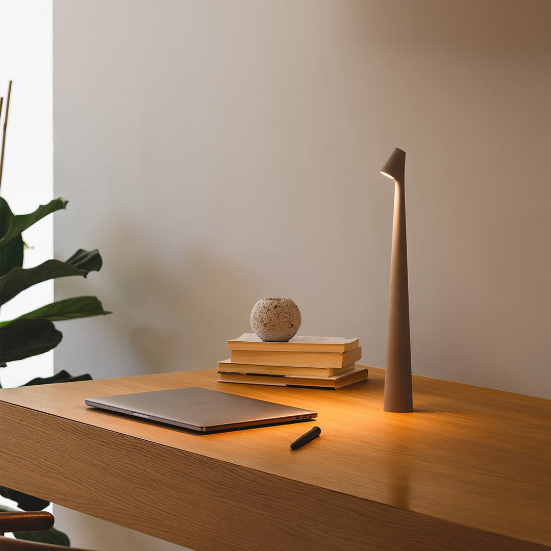 Skanto | EcoLight – Energieffektiv oppladbar skrivebordslampe